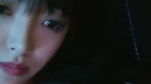 KTV探花里面的小骚妹，颜值担当给吃奶让玩逼感觉相当嗨，一起玩个3P给两个大哥舔鸡巴，激情后入爆