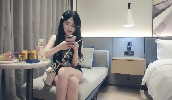 七天探花118 性格甜美3K高端外围 高级脸 传被小宝播过知道偷拍让七天把手机盖着