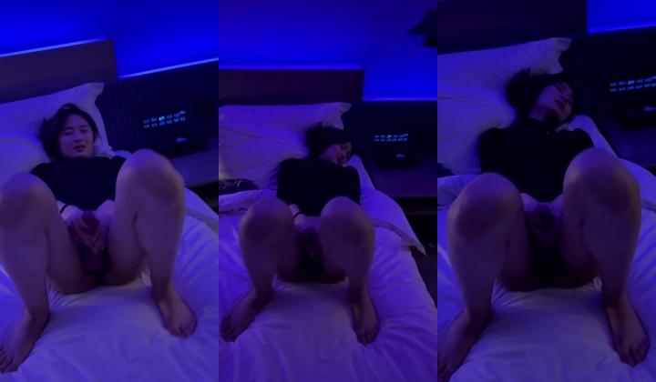 露脸才是王道 极品颜值情侣啪啪私拍泄密，金丝眼镜娘戴上项圈狗链 高贵又淫荡，超级反差母狗