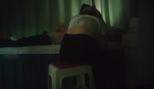 【美女与野兽之战】偷拍 专搞飞机店女技师 唿弄利诱~！~这男主 有时能搞的上 有时搞不定 四天五