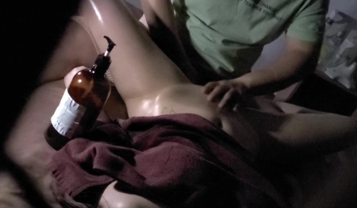 极品爆乳白富美私密Spa 全裸精油闭目享受 男技师爱抚挑弄 乳粒阴蒂按摩 爽翻心里美滋滋