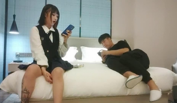 【小宝寻花】红内裤战神重磅回归 舌吻狂魔上线 短发00后深夜来相会 激情啪啪雄风依旧