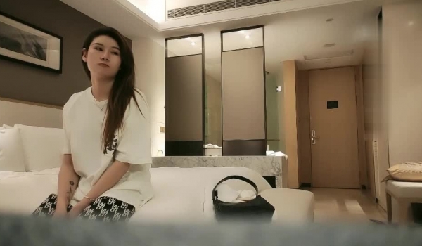 【情感主播李寻欢】做化妆品销售的妹子囊中羞涩 瞒着男朋友兼职卖淫