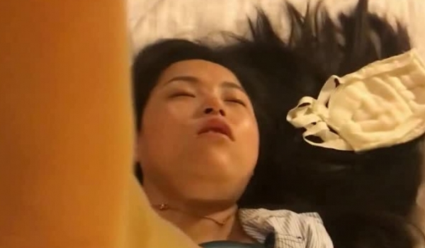 灌醉迷翻已婚女同事 ️带回酒店换上丝袜高跟各种虐玩