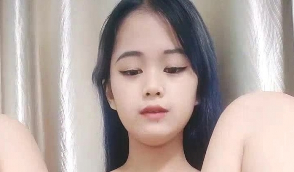 让人垂涎欲滴的小美女！【佳佳小宝贝】一周收费合集！！~小妹妹18刚成年，直播尺度却非常大