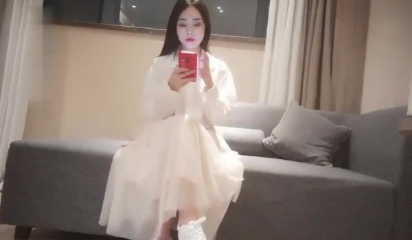 小宝寻花约了个白色长裙纹身妹子酒店啪啪，舌吻舔弄扣逼口交上位骑坐，一直呻吟娇喘非常诱人