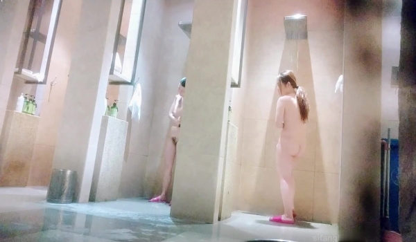 国内洗浴偷拍第25期无毛超肥美馒头B少妇 有一个特别肥美的白虎馒头B少妇，太馋了