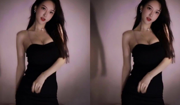 【斗鱼现役网红主播 南妹儿】女神的颤抖 整个奶子都要抖出来了 热舞走光被封合集
