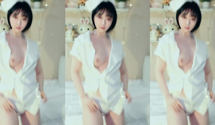 精品裸舞，C杯天然美乳女神【白雪】经典护士装裸舞，画风温暖诱人，高清三联屏