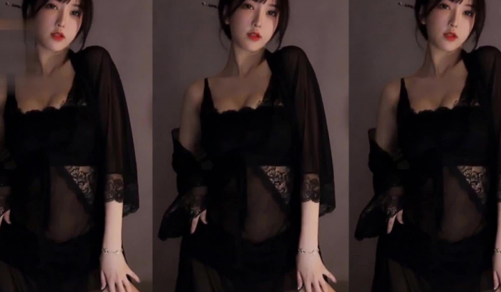【斗鱼现役网红主播 南妹儿】女神的颤抖 整个奶子都要抖出来了 热舞走光被封合集