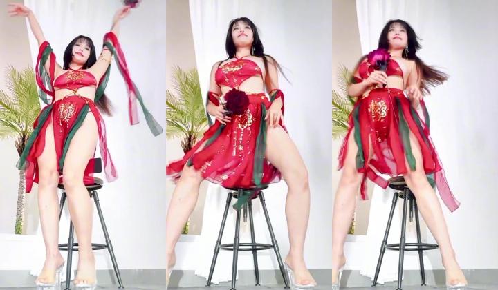 【花漾舞团】性感丰满乳神『丹丹』透视律动甩大奶很是风韵迷人三角度
