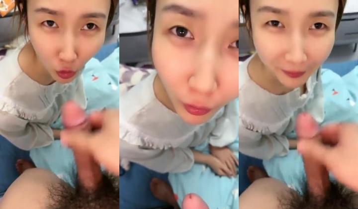 新人，湖南新婚小少妇，正是最骚最会玩的年龄，【小浪蹄子】，人如其名，极品尤物，被老公无套啪啪，精