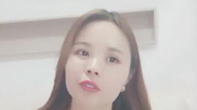 很有韵味的漂亮气质御姐主播直播秀 穿着白色薄纱 自慰揉奶揉穴 很是诱人
