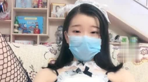 颜值不错萌妹子情趣女仆装道具自慰 沙发上张开双腿跳蛋震动逼逼粉嫩