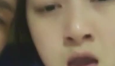 真是一朵鲜花插在牛粪上貌美女主播和猥琐男最近风声紧冒死飚车直播啪啪