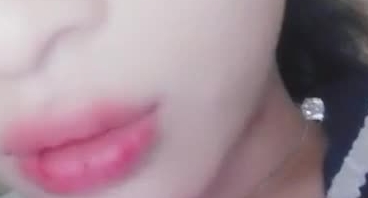 手机直播看着年龄不大的妹子制服手指扣逼秀出了挺多水喜欢的不要错过