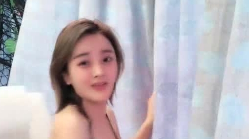短发漂亮御姐主播yo蜜直播洗澡秀 身材不错 洗澡揉胸很诱人