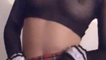 一级美女主播萱宝宝情趣网衣短裙直播抽烟小秀露BB还是很粉的 土豪们多送送跑车估计能约