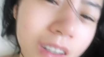 骚话特别多非常淫荡少妇第三部 床上自慰扣逼近距离特写跳蛋震动一直呻吟