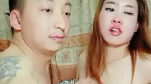 小少妇搭档小哥哥做直播轮流上位无套操姐姐表情很销魂