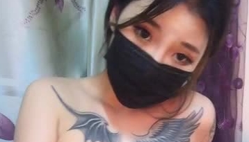 胸前两个翅膀纹身美乳漂亮妹子跳蛋自慰秀逼逼粉嫩 毛毛不多呻吟诱惑
