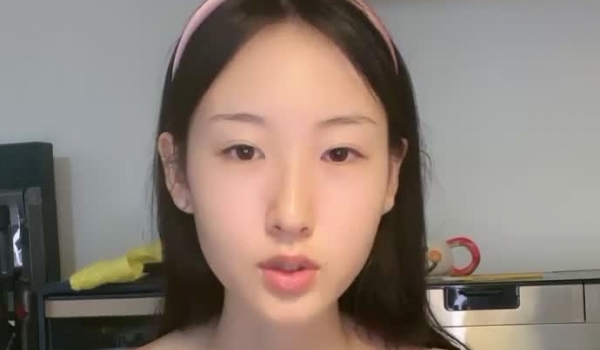 超耐看的东北气质大学女神！168CM身材比例超好，高挑身材 极品长腿美腿 蜜臀！人间尤物，是才女