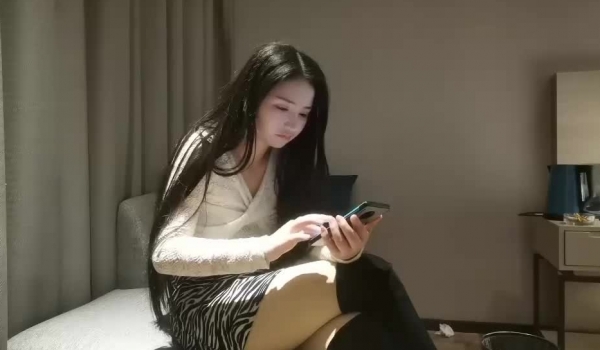 文轩探花深夜第二场约了个短裙妹子啪啪，口交舔弄上位骑坐侧入大力抽插猛操