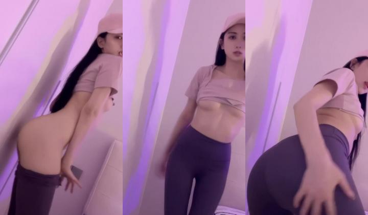 超高颜值绿茶主播【提莫的_原昵称甜桃11】高价福利视频 多种制服自慰啪啪