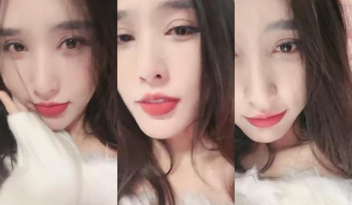 以前一套福利都要几千块，【魏巍a】，万年不露终于妥协了，美女不怕怼脸拍，就是这么自信，还能喷水，