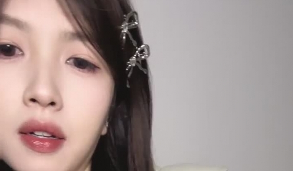 重磅！超美~白月光女神~【兜兜】，绝世容颜 脱光抠逼，这颜值让大哥们硬了