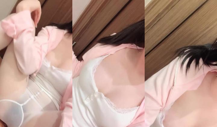 【京鱼儿】19岁童颜巨乳情趣黑丝 跳蛋自慰 爆流白浆 喷水！