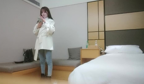 战神小利高品质探花，173CM大长腿小骚货，带情趣装磨蹭自摸调情，69姿势舔逼，大屁股骑乘爆操