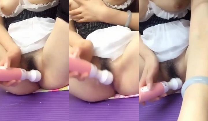 看着逼逼挺嫩的主播按摩器自慰秀按摩器头部插入