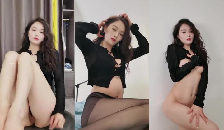 这【该死的女人味】让人眼前一亮的超美舞蹈老师 既然被一个女胖子玩弄，极品女同，女人韵味十足的超漂亮舞蹈老师，一字马绝了