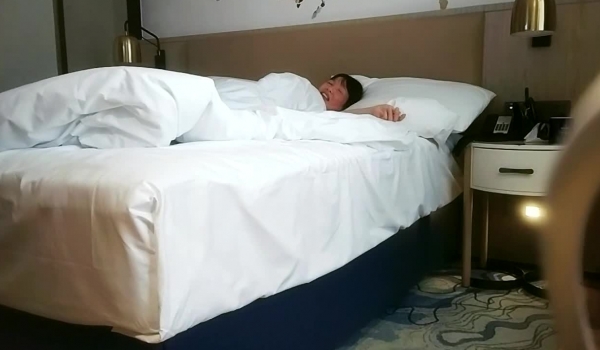 泡良最佳教程【良家故事】大神纵横花丛中，中年人妻出轨，第一次尝到老公以外男人的滋味，呻吟高潮爽！