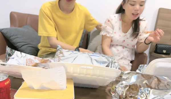 瘦猴探花新人良家小少妇，吃完烧烤开肏 少妇好久没肏了，叫床高潮