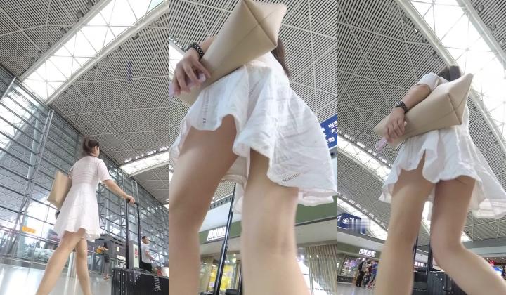 【最新 ️极品 ️抄底】超高质量机场地铁抄底③ ️惊现无内小美女 白嫩丰臀太紧致内内夹逼缝里了
