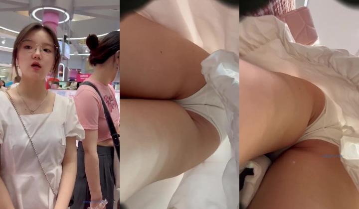 抄底两个漂亮美眉 黄裙美女吃的好香 我只能看你性感小屁屁减馋了 有吃的就蹦蹦跳跳差点把我镜头踢坏