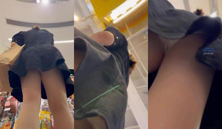 大神偷拍美女裙底风光 ️巨乳眼镜妹和男友逛街长裙蓝色窄内骚气侧漏+长裙眼镜妹逛街肉丝袜半透明骚内