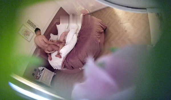 酒店偷拍老板中午和女员工开房偷情激情四射员工享受裆下
