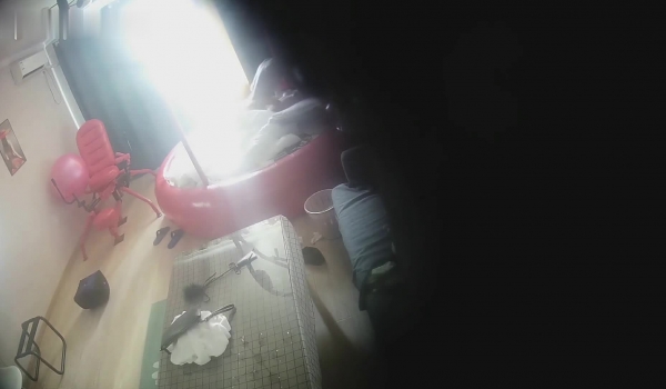 【酒店摄像头】乐橙，多房型，性感情趣挑逗，各种挑逗，一阵猛操射精后，还拿着手机对着BB拍照