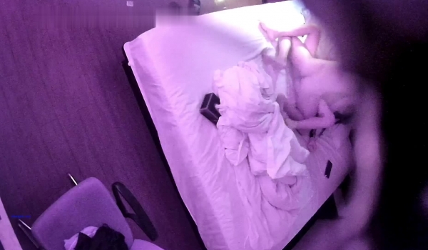 酒店偷拍 ️小哥和漂亮女同事下午约炮连干她两炮