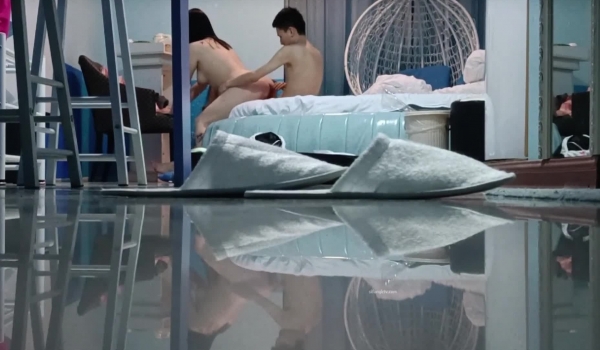 大神偷听小王子 ️ 酒店门缝偷拍情侣做爱女友被操多次高潮大声淫叫体验别样的偷窥快感