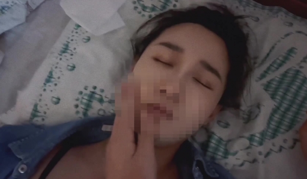 MJ再次迷奸高冷良家反差婊，翻眼、操逼、玩白袜脚，还记得那个开宝马爱发脾气的高冷白领反差婊吗