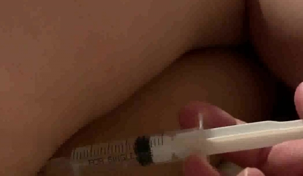 【MJ作品】迷奸公司女神美腿丝袜实习生，某房140RMB作品，刚步入社会，极品小穴超级粉嫩