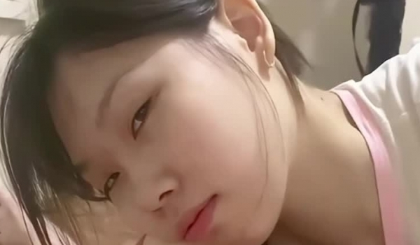 浙大受虐母狗 周桐 被男友调教爆操视频流出 牵着狗链后入无毛嫩穴