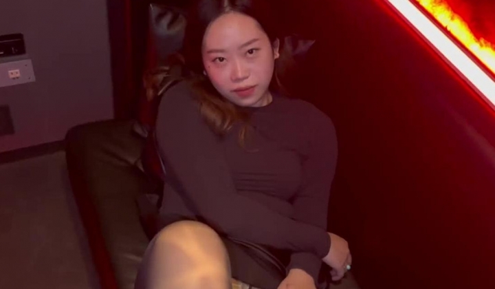 上海风骚女翻译馨姐 ️午休跟日本上司开房偷情还一边手机自拍，被射了一屁股的精液