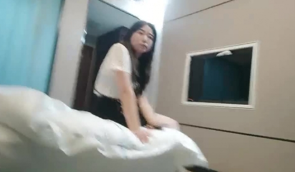 一代炮王疯狂的做爱机器【山鸡岁月】广撒网多选妞，一整天忙不停，美女不少选中极品美乳