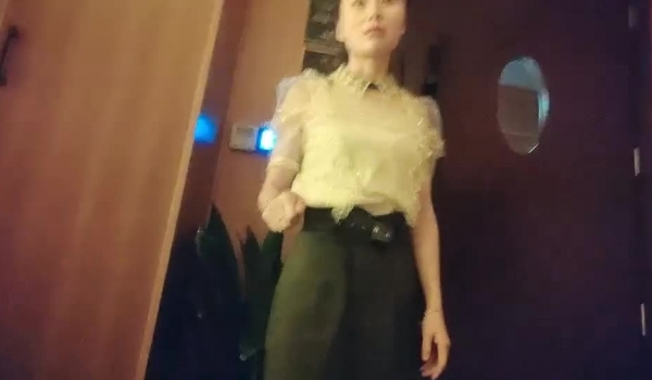 一代炮王疯狂的做爱机器【山鸡岁月】足迹遍布大街小巷，按摩店扫街会所，小骚逼们一个个的被操得嗷嗷叫