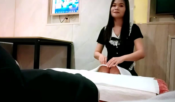 横扫街头炮王佳作，完整版未流出，【老王探花】，足浴店有的女技师还挺漂亮，半推半就之间强制插入